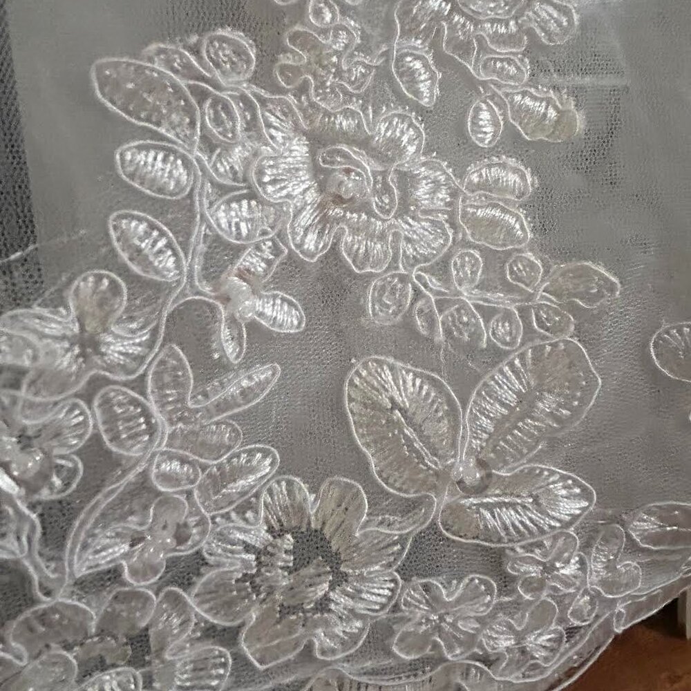 Gorgeous Lace & embroidered Wedding Jacket - Picture 4 of 11